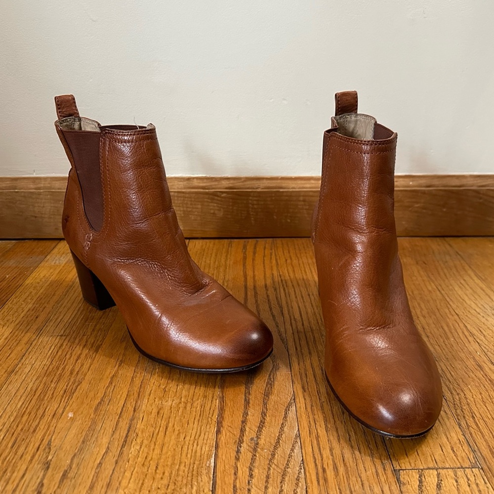 Frye cognac Chelsea heeled boot